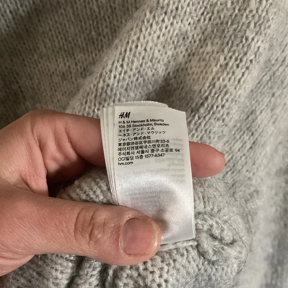 H&M Gray crop Knit Sweater with Drawstring Waist - Medium